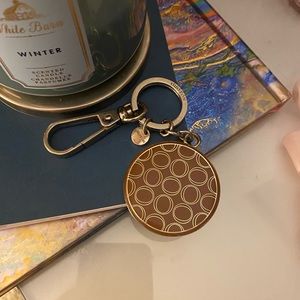 Meet your Posher, Phoebe